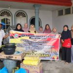Himpunan Wanita Karya Provinsi Sumatera Barat saat menyalurkan amanah donasi untuk warga terdampak bencana banjir di Sumbar. (Dok. Istimewa)